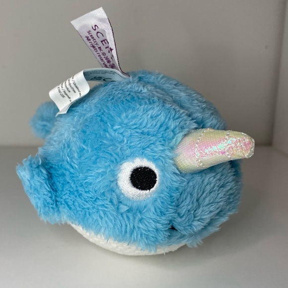 Scentsy Narwhal Bitty Buddy Very Merry Cranberry NEW - Picture 2 of 3